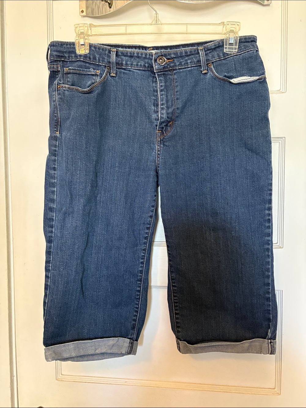 Levi’s Red Tab Cuffed Capri Jeans Size 16